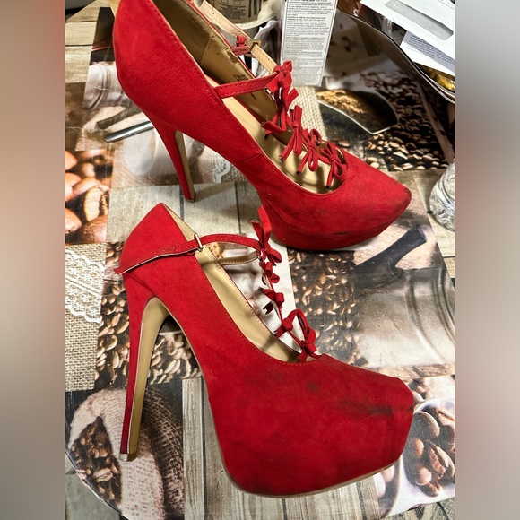 Red Platform Heels with bow tie designs - Picture 2 of 3